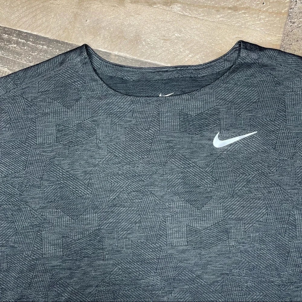 Nike Dri Fit Active Short Sleeve Top size XS